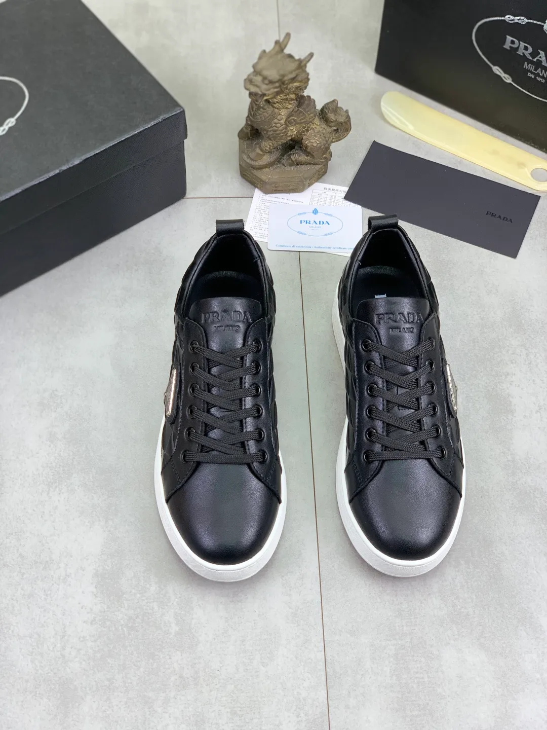 Men's Men's Shoes💰P420💰[New Style] The latest classic model of high-quality PRADA breathable and comfortable men's shoes has been launched on the official website, 1:1 replica, synchronized in Hong Kong, and on the same catwalk; all made of calfskin with breathable mesh fabric ➕Imported soft Soft and comfortable sheepskin lining, 🍡🍡original rubber outsole is non-slip and wear-resistant; comfortable to wear, attractive style, fine workmanship, and simple and neat shoe last, showing a man's courage and toughness, 👍Size: 39-44 2️⃣Color🉑️Choose
